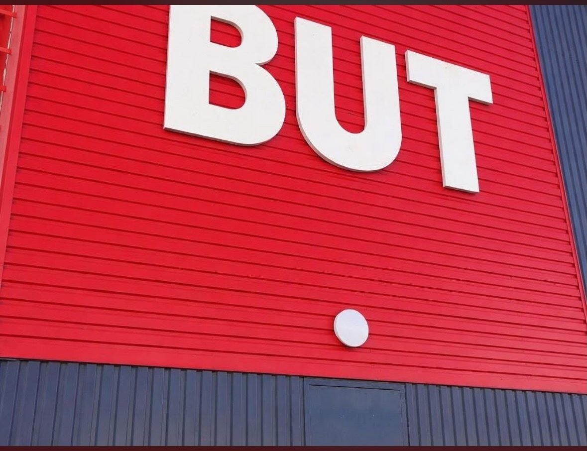 Façade commerce après nettoyage
