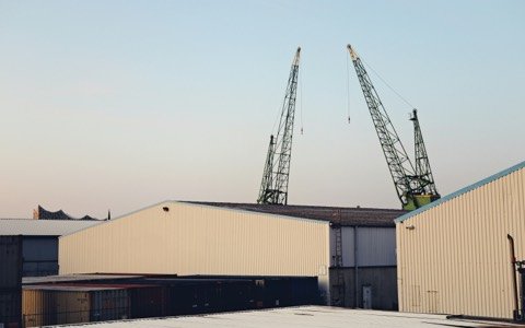 Toiture de bâtiment industriel à entretenir